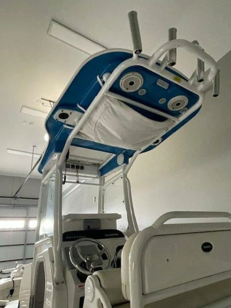 Slide: The Image of Everglades 243 Center Console 2020 - 5965077