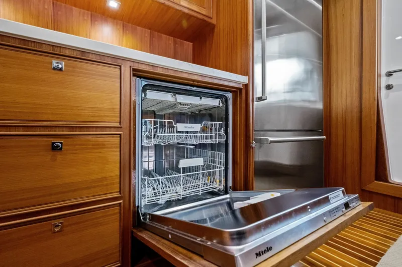 Slide: The Image of 2024 Marlow 90 V - Artemis II - 6002632