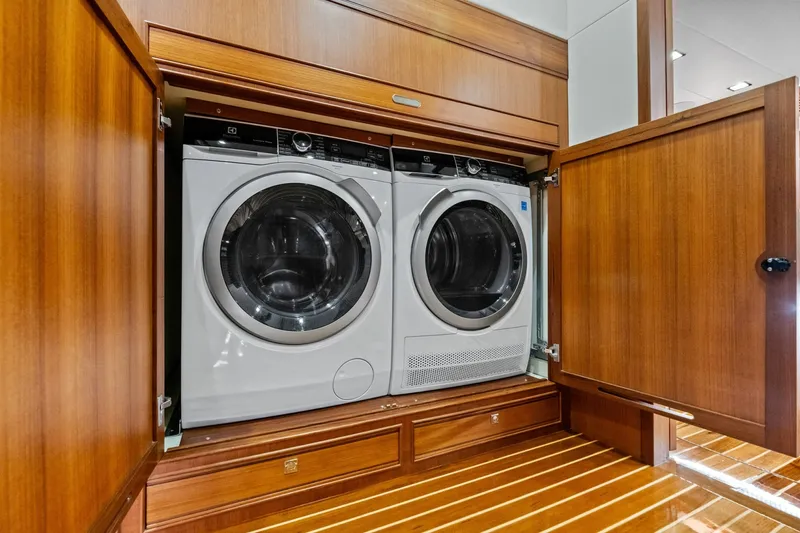 Slide: The Image of 2024 Marlow 90 V - Artemis II - 6002672