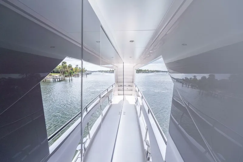 Slide: The Image of Horizon FD80 SHERI LYNN - Exterior 2023 Horizon 80
SHERI LYNN - 5965861