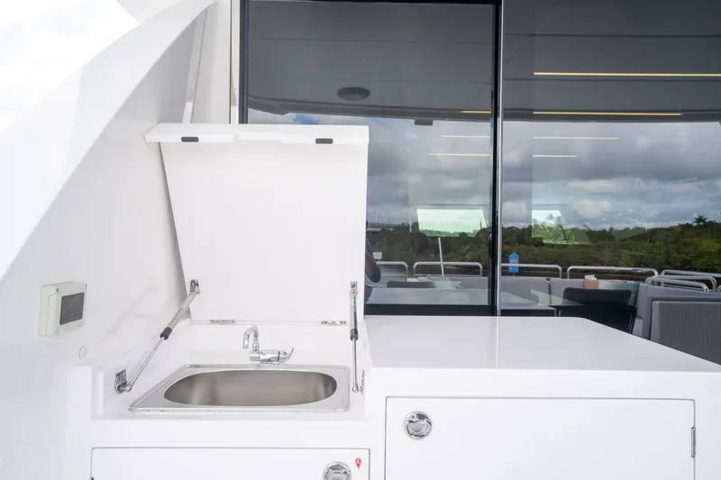 Slide: The Image of Horizon FD80 SHERI LYNN - Exterior Flybridge Aft 2023 Horizon 80
SHERI LYNN - 5965867