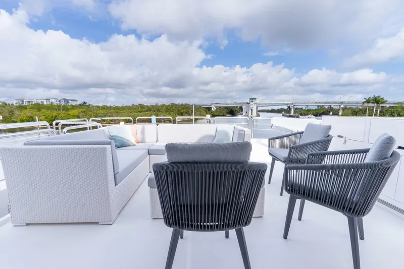 Slide: The Image of Horizon FD80 SHERI LYNN - Exterior Flybridge Aft 2023 Horizon 80
SHERI LYNN - 5965871