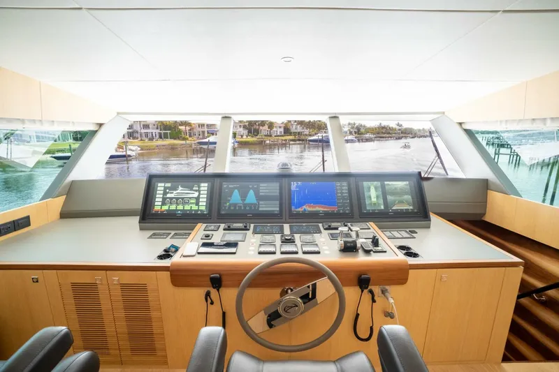 Slide: The Image of Horizon FD80 SHERI LYNN - Helm 2023 Horizon 80
SHERI LYNN - 5966336