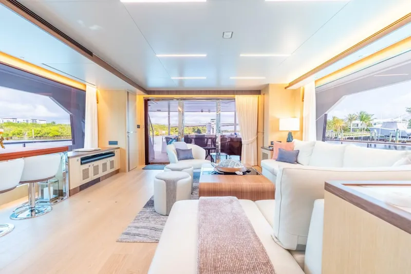 Slide: The Image of Horizon FD80 SHERI LYNN - Salon 2023 Horizon 80
SHERI LYNN - 5966343