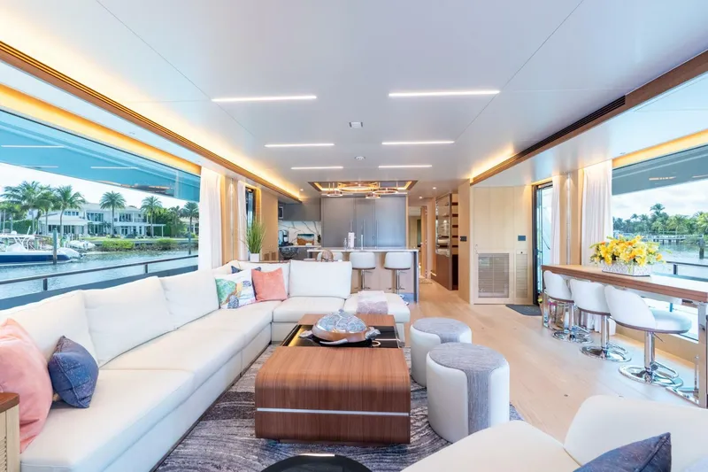 Slide: The Image of Horizon FD80 SHERI LYNN - Salon 2023 Horizon 80
SHERI LYNN - 5966345