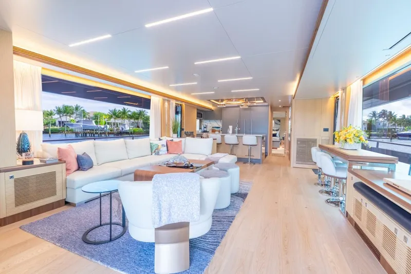 Slide: The Image of Horizon FD80 SHERI LYNN - Salon 2023 Horizon 80
SHERI LYNN - 5966346