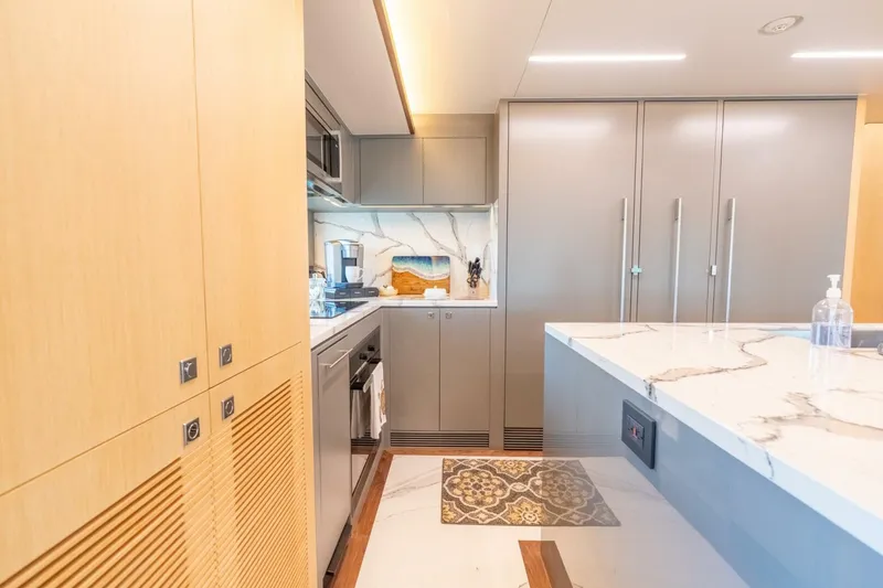 Slide: The Image of Horizon FD80 SHERI LYNN - Galley 2023 Horizon 80
SHERI LYNN - 5966351