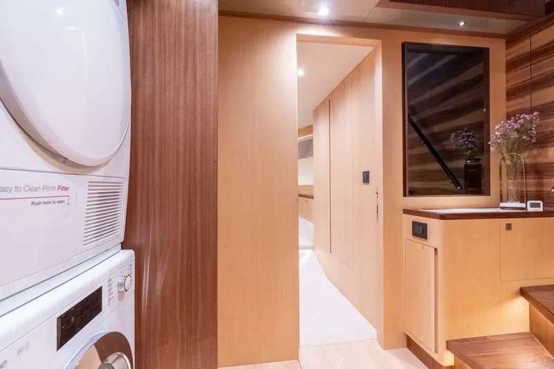 Slide: The Image of Horizon FD80 SHERI LYNN - Companionway  2023 Horizon 80
SHERI LYNN - 5966932