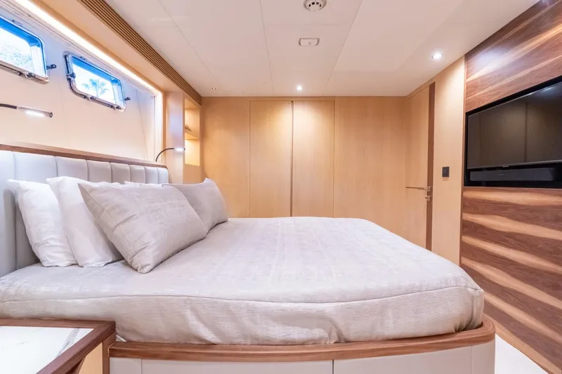 Slide: The Image of Horizon FD80 SHERI LYNN - Guest Stateroom Queen 2023 Horizon 80
SHERI LYNN - 5966936