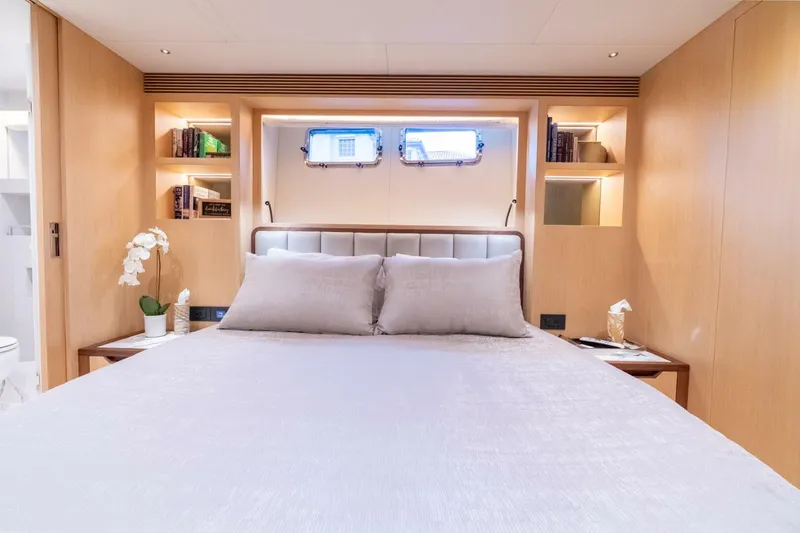 Slide: The Image of Horizon FD80 SHERI LYNN - Guest Stateroom Queen 2023 Horizon 80
SHERI LYNN - 5966938