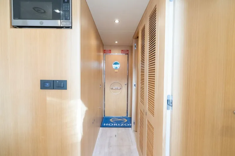 Slide: The Image of Horizon FD80 SHERI LYNN - Crew Quarters  2023 Horizon 80
SHERI LYNN - 5966976