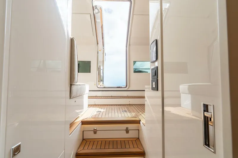 Slide: The Image of Horizon FD80 SHERI LYNN - Beach Club  2023 Horizon 80
SHERI LYNN - 5967003