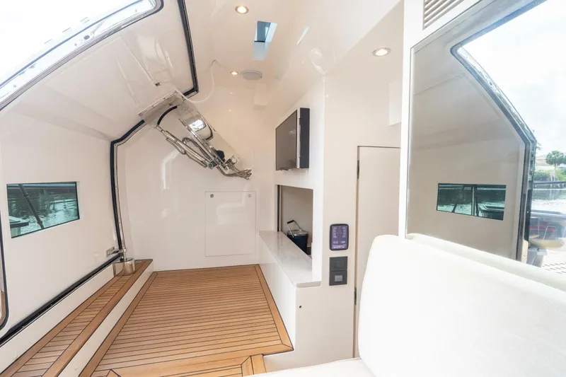 Slide: The Image of Horizon FD80 SHERI LYNN - Beach Club  2023 Horizon 80
SHERI LYNN - 5967005