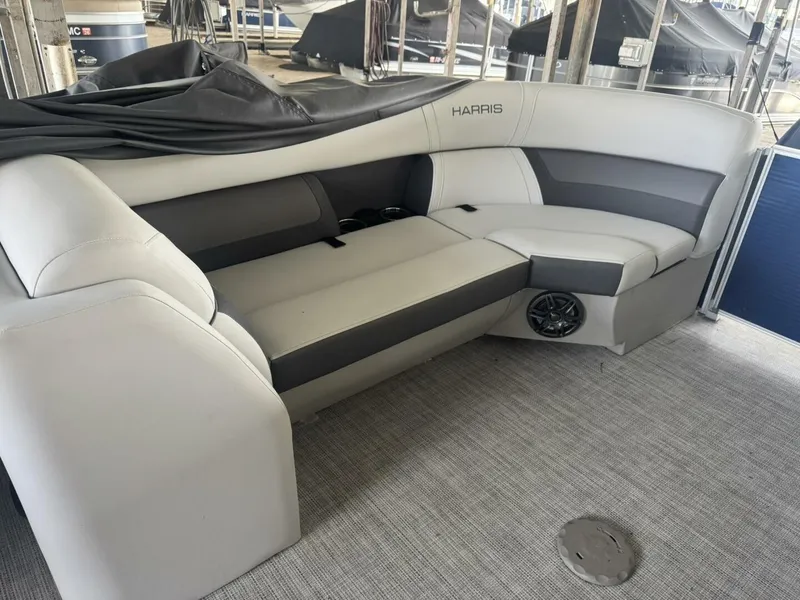 Slide: The Image of Harris CX230 2022 - 5988576