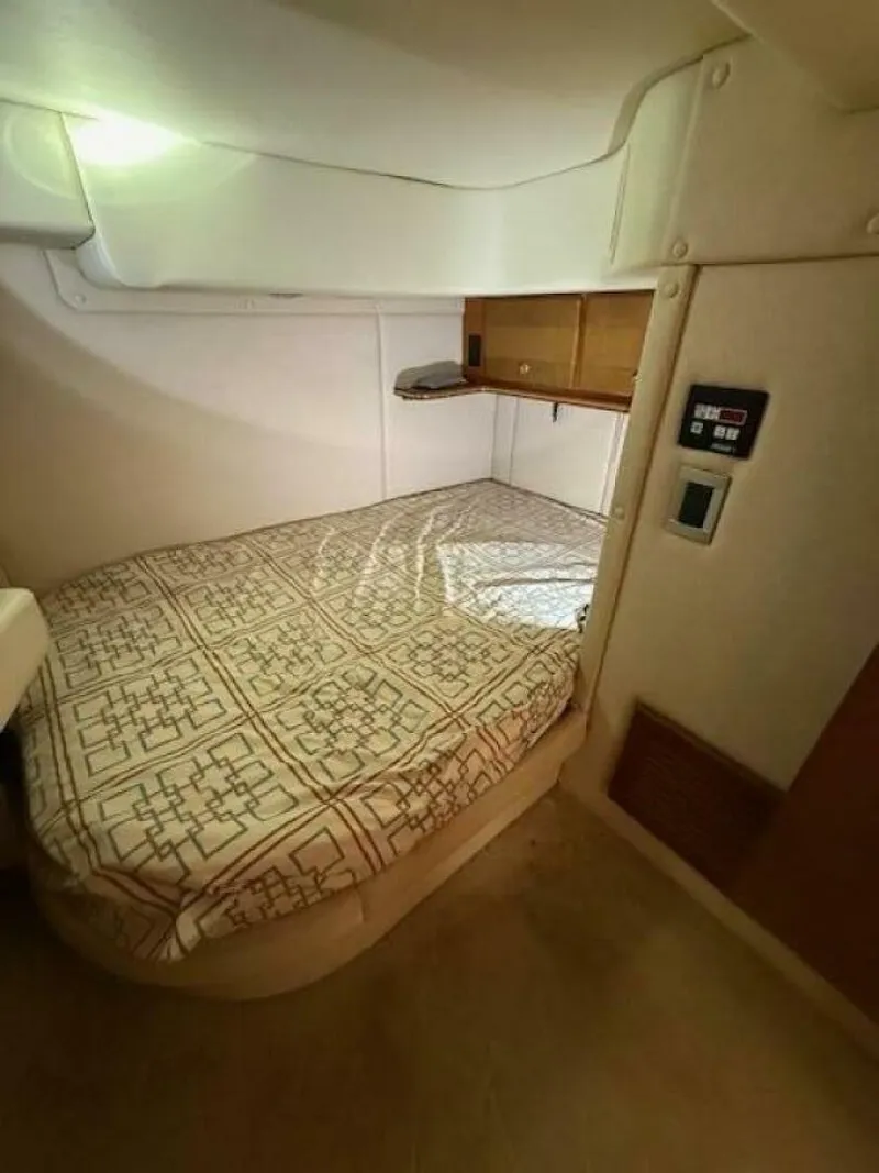 Slide: The Image of Rinker 410 express diesel 2006 - 5966284