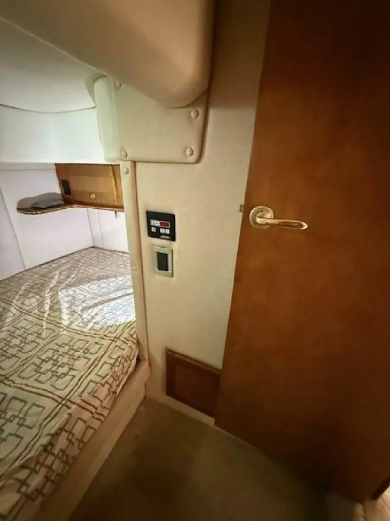 Slide: The Image of Rinker 410 express diesel 2006 - 5966286