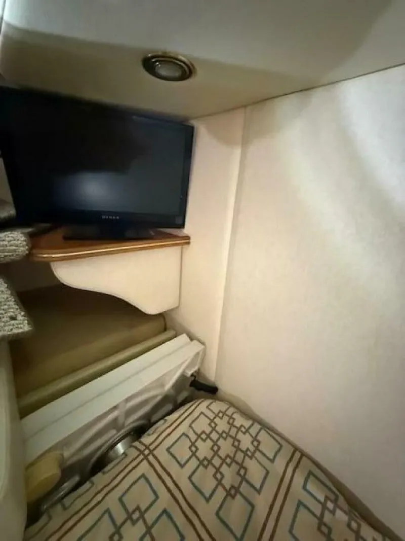 Slide: The Image of Rinker 410 express diesel 2006 - 5966287