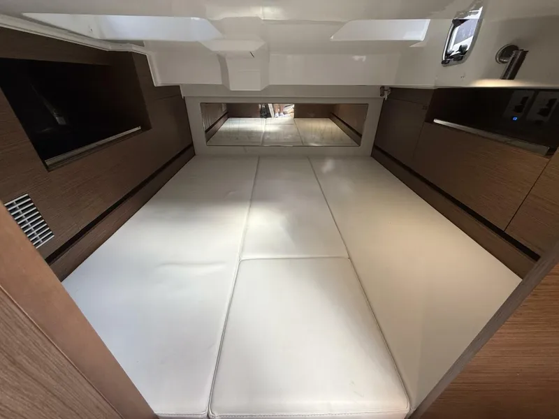 Slide: The Image of Jeanneau 10.5 Leader WA 2022 - 5966366