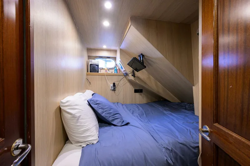 Slide: The Image of Pacific Mariner 85 2005 - 5975435