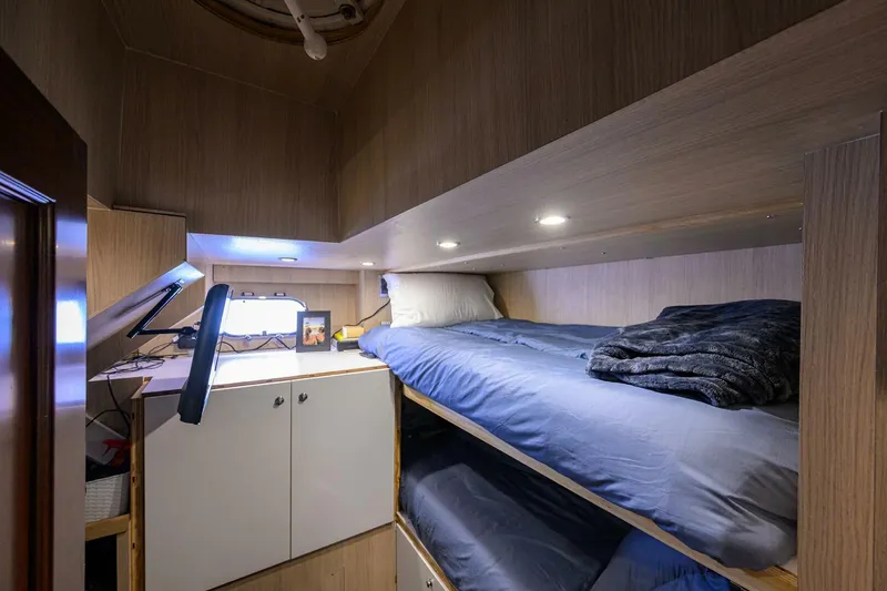 Slide: The Image of Pacific Mariner 85 2005 - 5975437