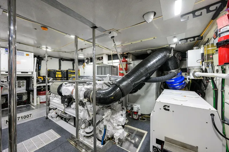 Slide: The Image of Pacific Mariner 85 2005 - 5975444