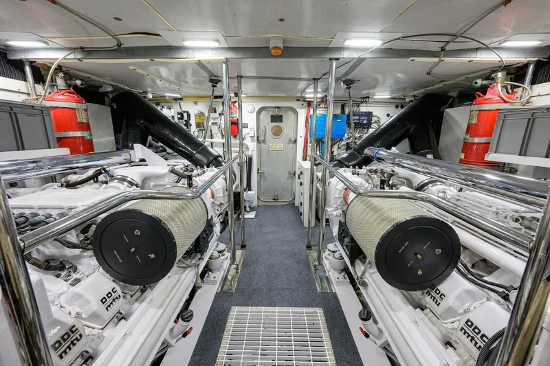 Slide: The Image of Pacific Mariner 85 2005 - 5975451