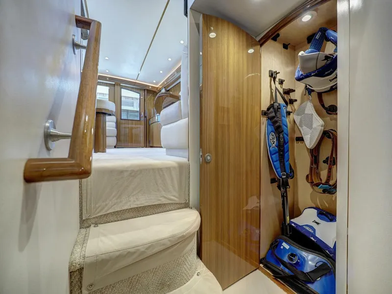 Slide: The Image of 2017 Viking 52 Convertible  - 5990042