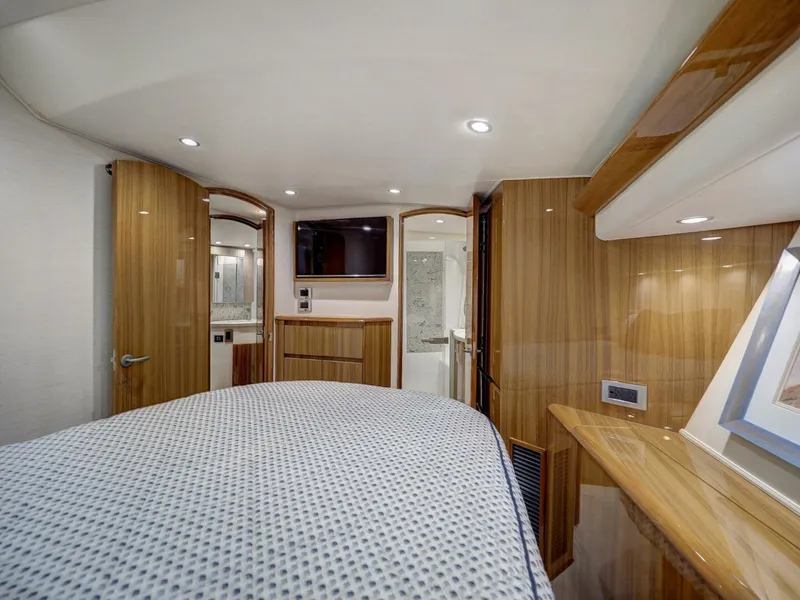 Slide: The Image of 2017 Viking 52 Convertible  - 5990051