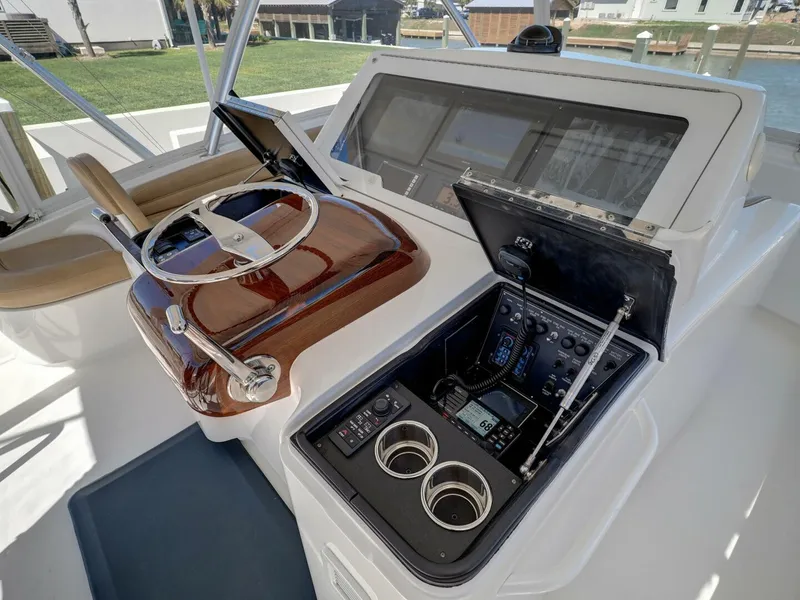 Slide: The Image of 2017 Viking 52 Convertible  - 5990055