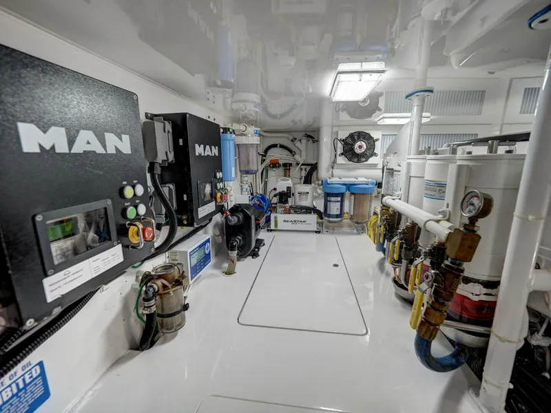 Slide: The Image of 2017 Viking 52 Convertible  - 5990070