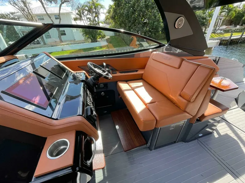 Slide: The Image of Cruisers Yachts 38 GLS - 2023 Cruisers Yachts 38 GLS - 7680431