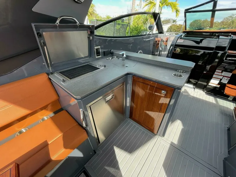 Slide: The Image of Cruisers Yachts 38 GLS - 2023 Cruisers Yachts 38 GLS - 7680425