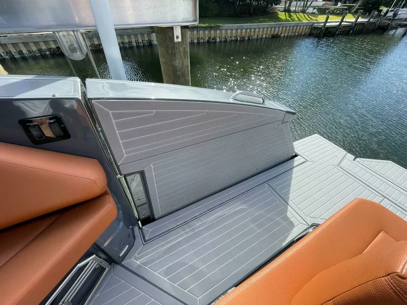 Slide: The Image of Cruisers Yachts 38 GLS - 2023 Cruisers Yachts 38 GLS - 7680436