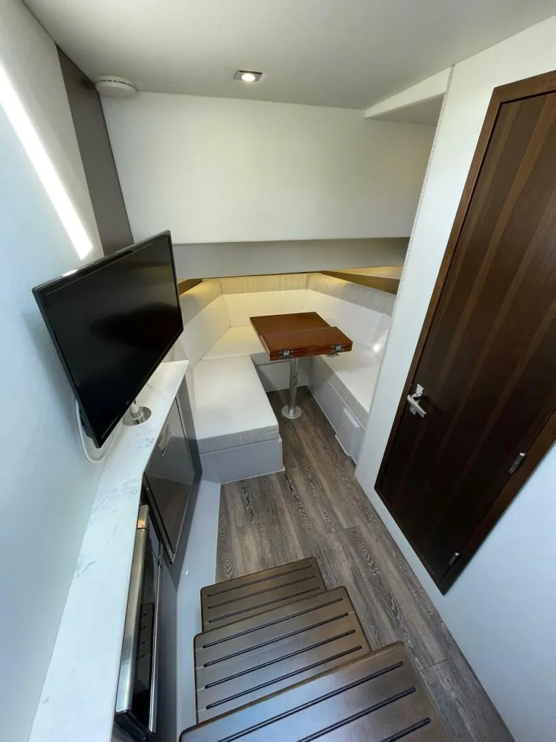 Slide: The Image of Cruisers Yachts 38 GLS - 2023 Cruisers Yachts 38 GLS - 5967523