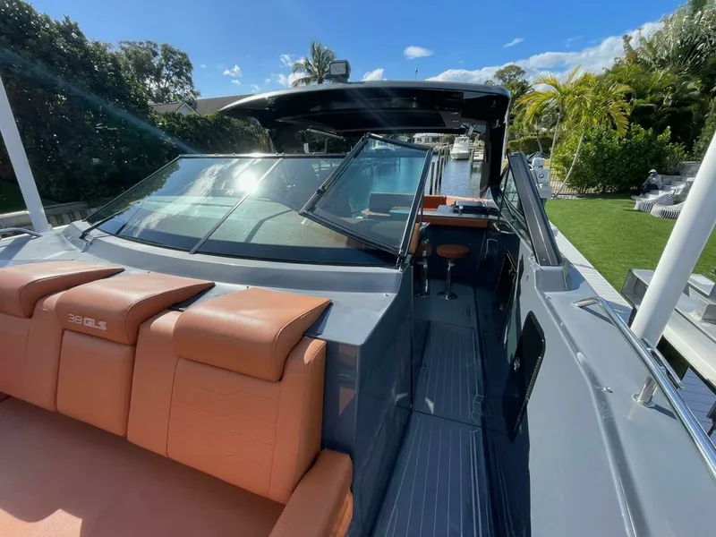 Slide: The Image of Cruisers Yachts 38 GLS - 2023 Cruisers Yachts 38 GLS - 7680422