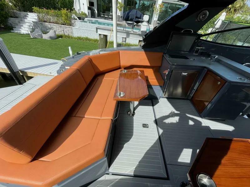 Slide: The Image of Cruisers Yachts 38 GLS - 2023 Cruisers Yachts 38 GLS - 7680426
