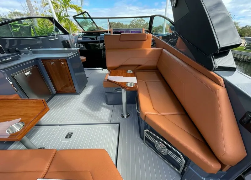 Slide: The Image of Cruisers Yachts 38 GLS - 2023 Cruisers Yachts 38 GLS - 7680432