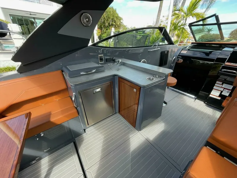 Slide: The Image of Cruisers Yachts 38 GLS - 2023 Cruisers Yachts 38 GLS - 7680433