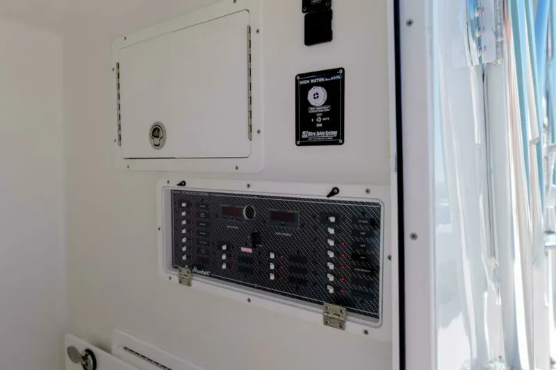 Slide: The Image of SeaHunter 38 Reel Escape- Electronics 2023 SeaHunter CTS Reel Escape - 7654211