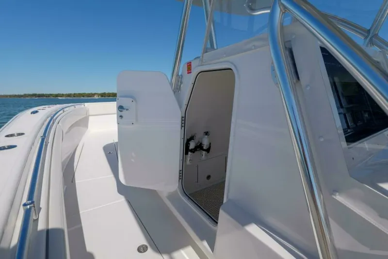 Slide: The Image of SeaHunter 38 Reel Escape- Center Console 2023 SeaHunter CTS Reel Escape - 7654209