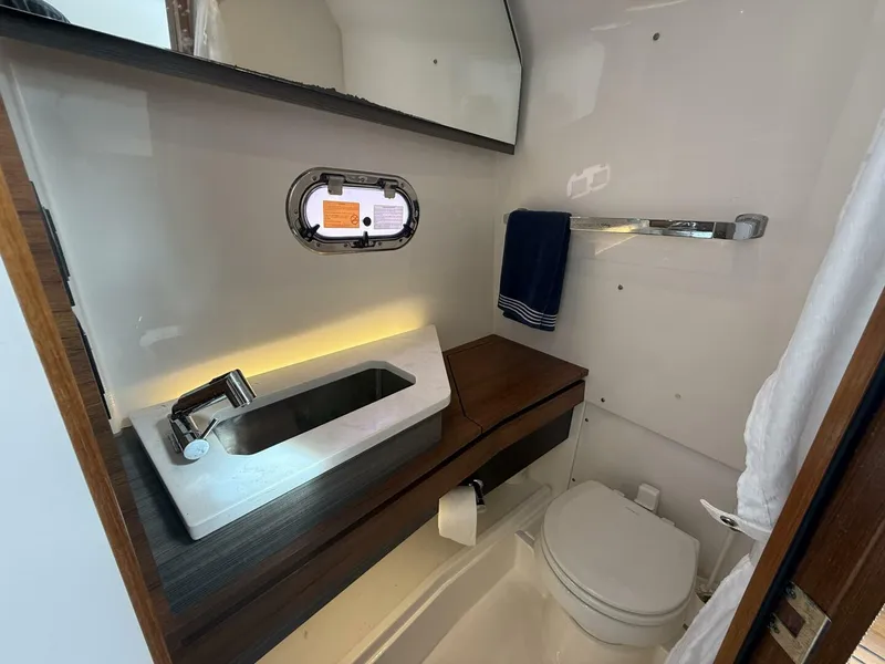 Slide: The Image of Tiara 34 LS 2021 - 5972762