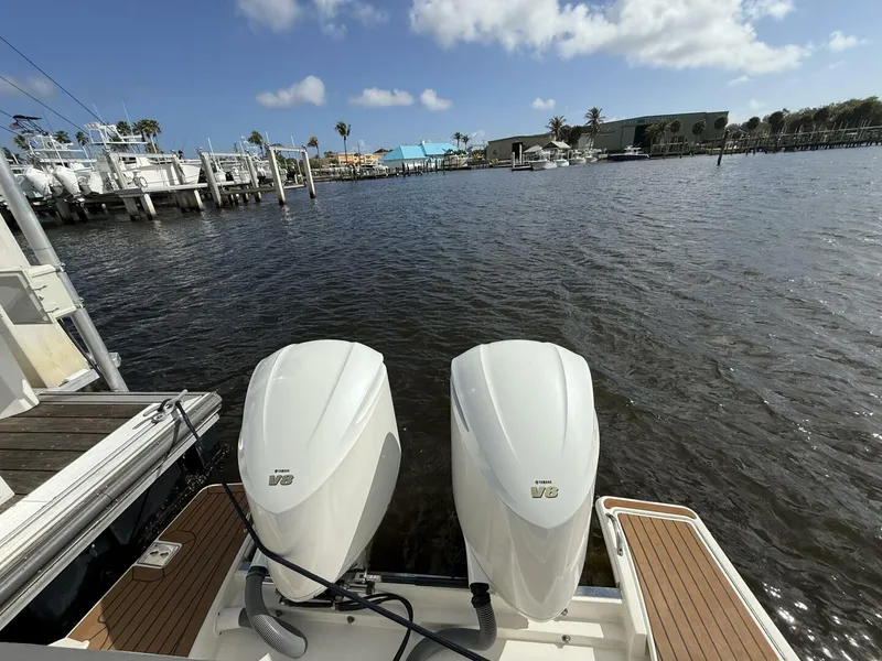 Slide: The Image of Tiara 34 LS 2021 - 5972764