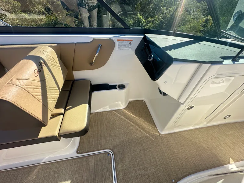 Slide: The Image of Sea Ray SDX 270 Outboard 2025 - 10