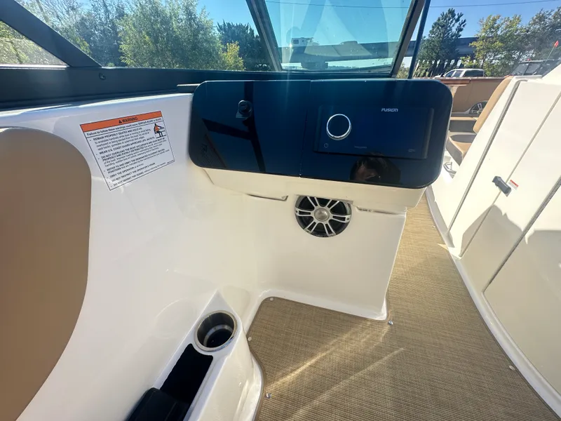 Slide: The Image of Sea Ray SDX 270 Outboard 2025 - 12