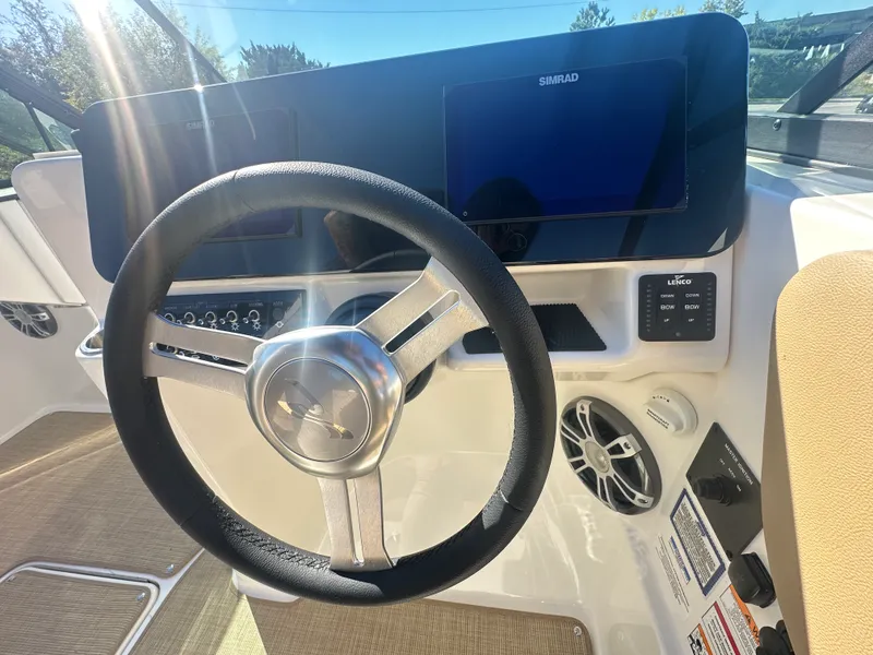 Slide: The Image of Sea Ray SDX 270 Outboard 2025 - 16