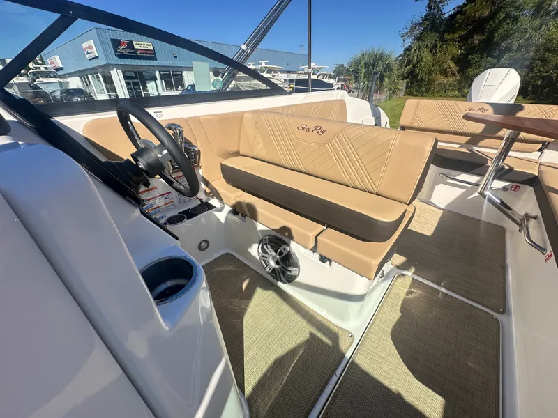 Slide: The Image of Sea Ray SDX 270 Outboard 2025 - 18