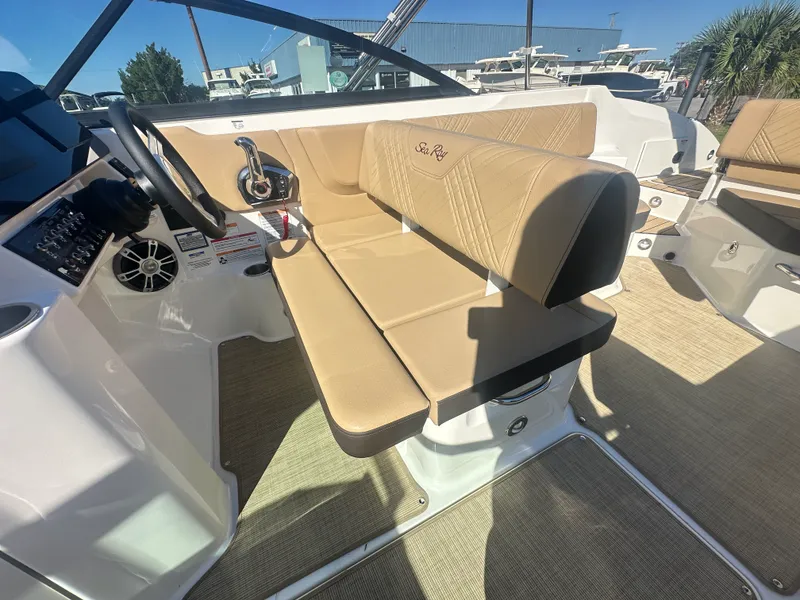 Slide: The Image of Sea Ray SDX 270 Outboard 2025 - 19