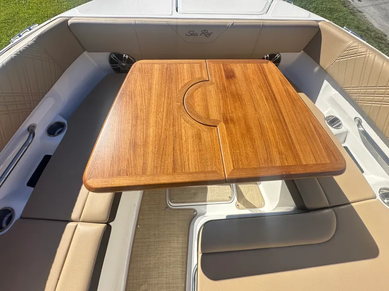 Slide: The Image of Sea Ray SDX 270 Outboard 2025 - 6