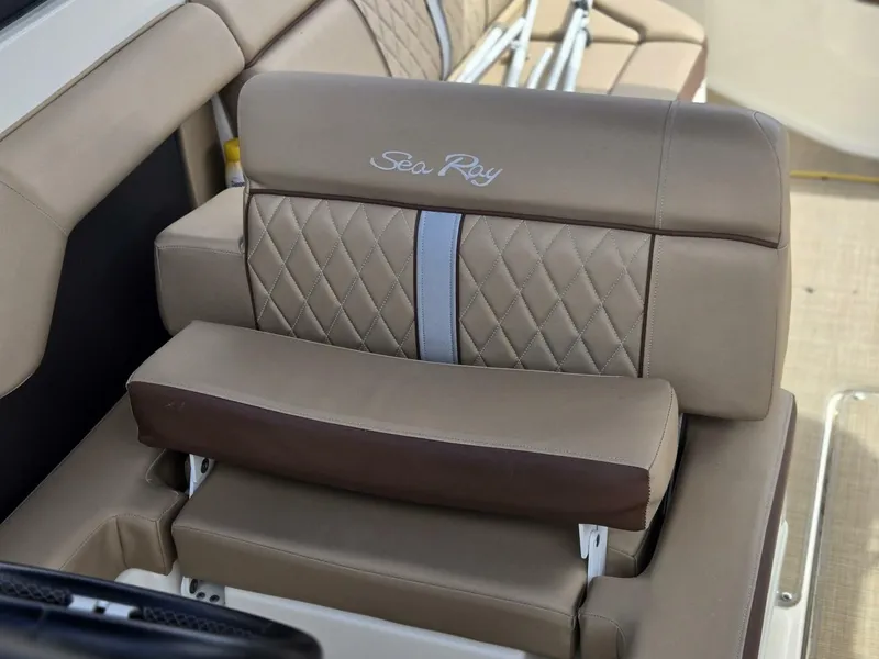 Slide: The Image of Sea Ray 270 Sundeck 2016 - 5968260