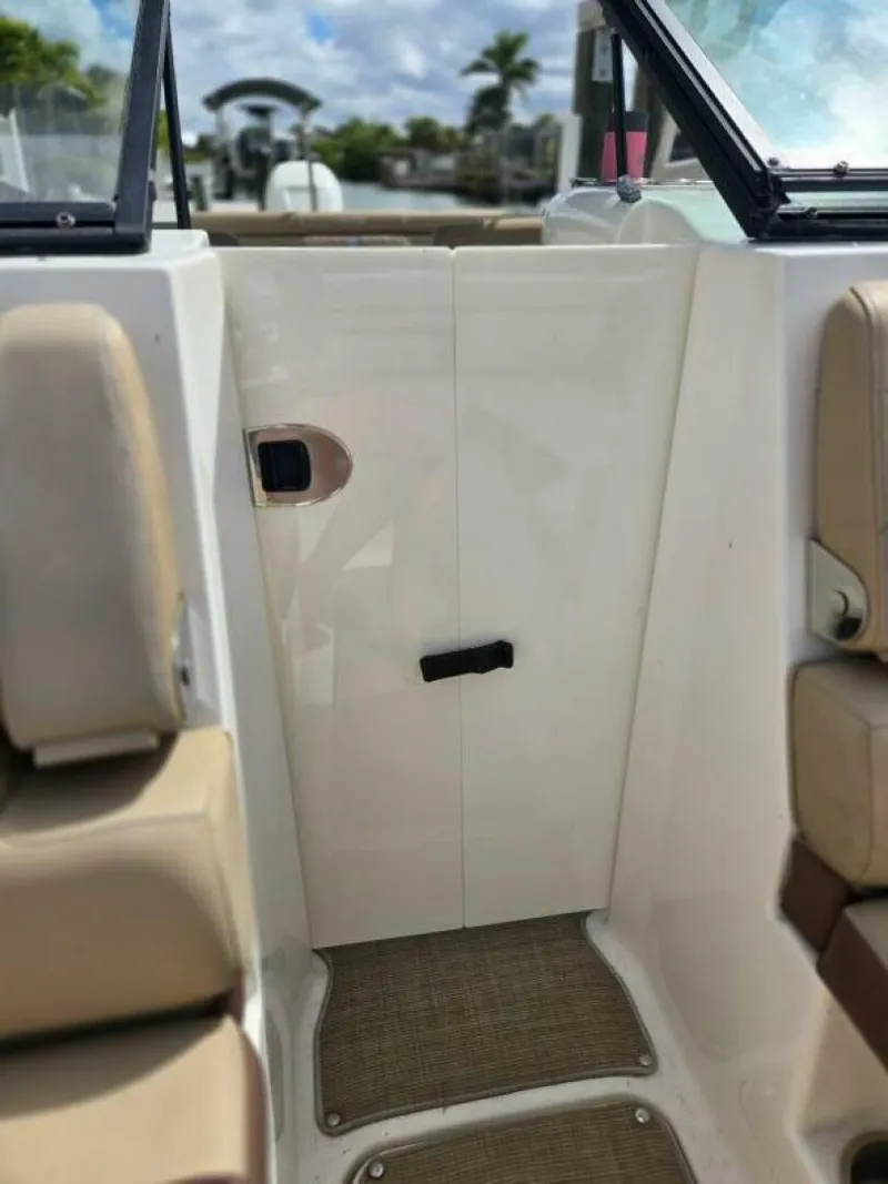 Slide: The Image of Sea Ray 270 Sundeck 2016 - 5968271